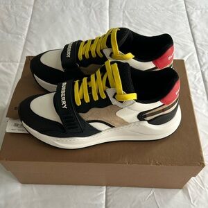 Burberry Sneakers